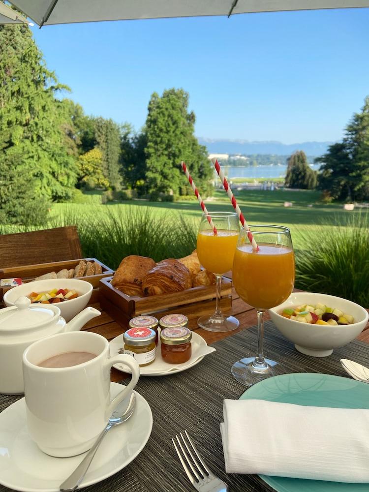 Parc Des Eaux Vives Hotel