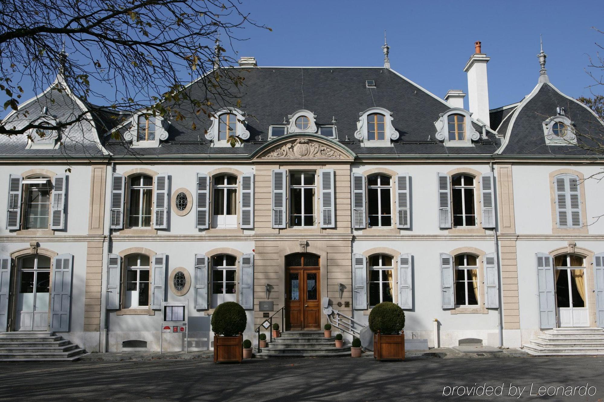 Parc Des Eaux Vives Hotel