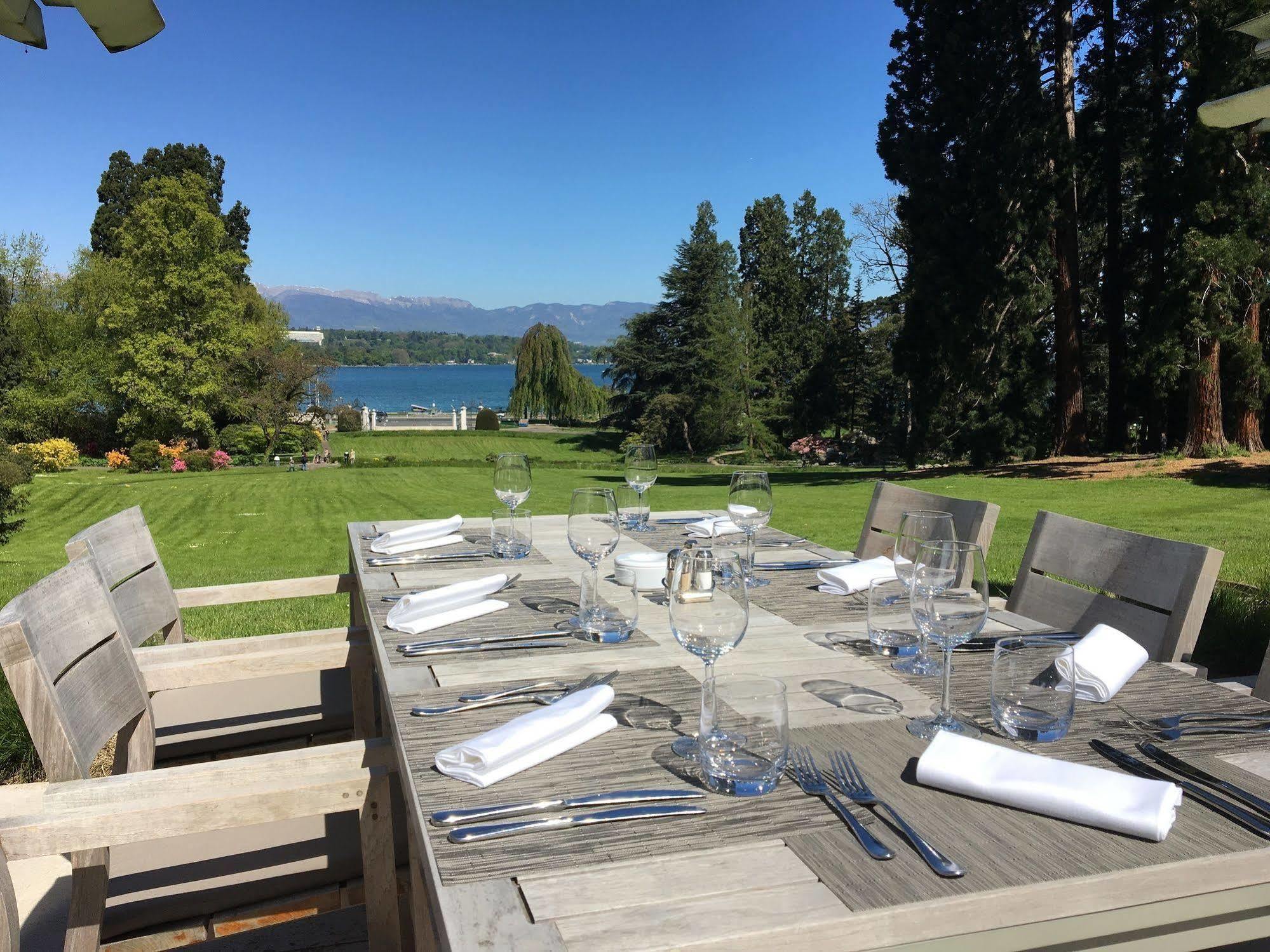 Parc Des Eaux Vives Hotel 4*