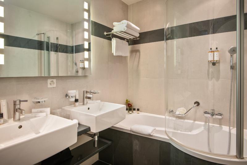 Hotel Parc Des Eaux Vives 4*