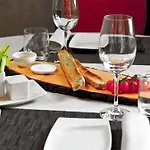 Parc Des Eaux Vives Hotel