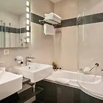 Hotel Résidence Parc Des Eaux Vives 4*