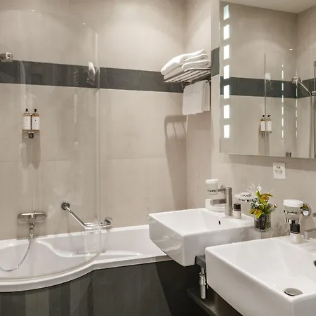 Hotel Résidence Parc Des Eaux Vives 4*