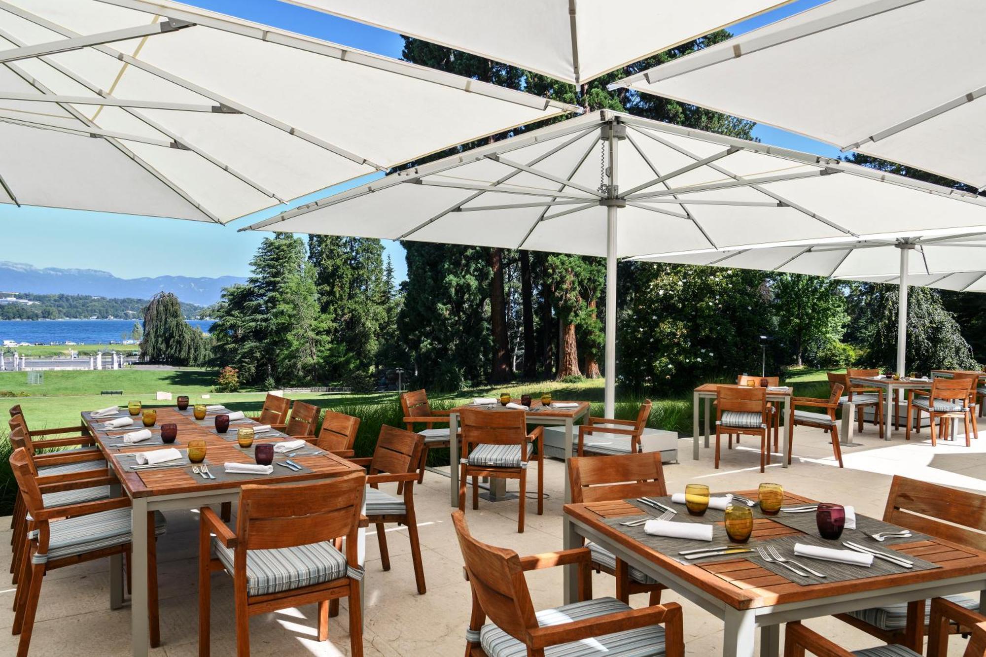 Parc Des Eaux Vives Hotel